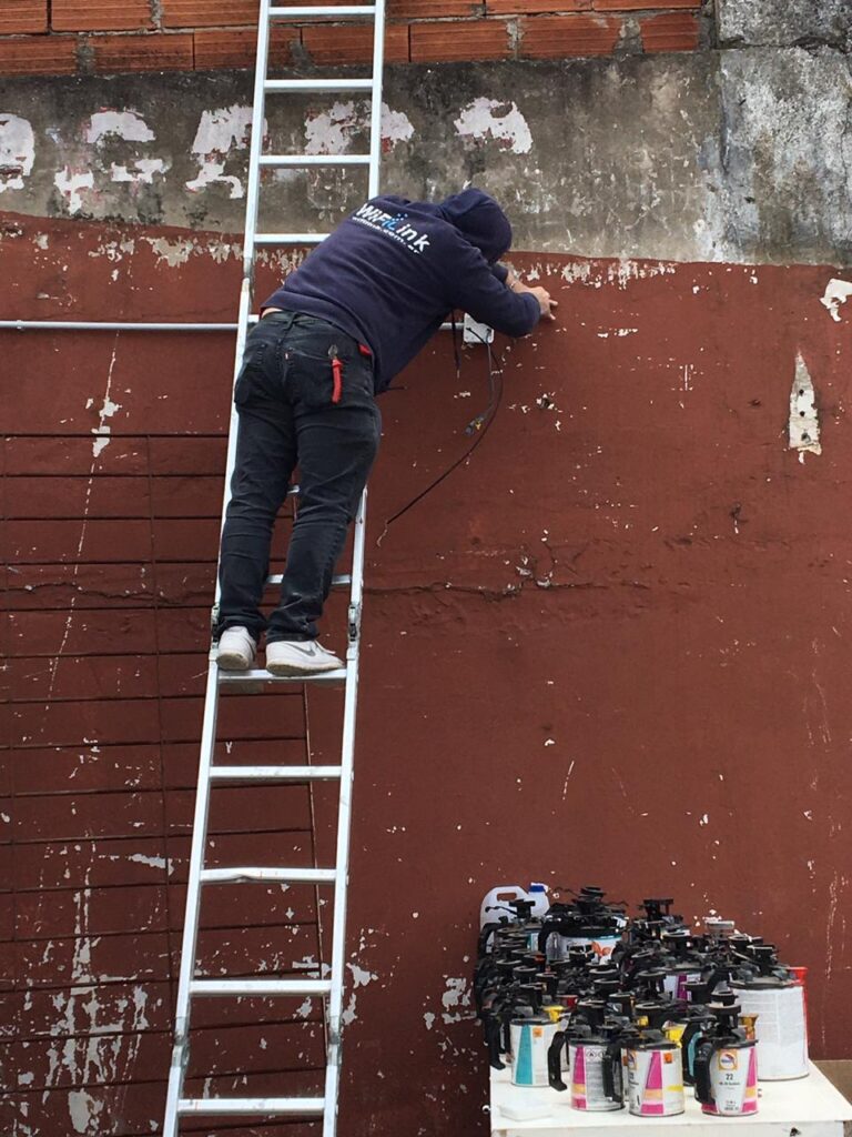 Cámaras de Seguridad para Empresas. 7 camaras en pintureria mimetizarte8