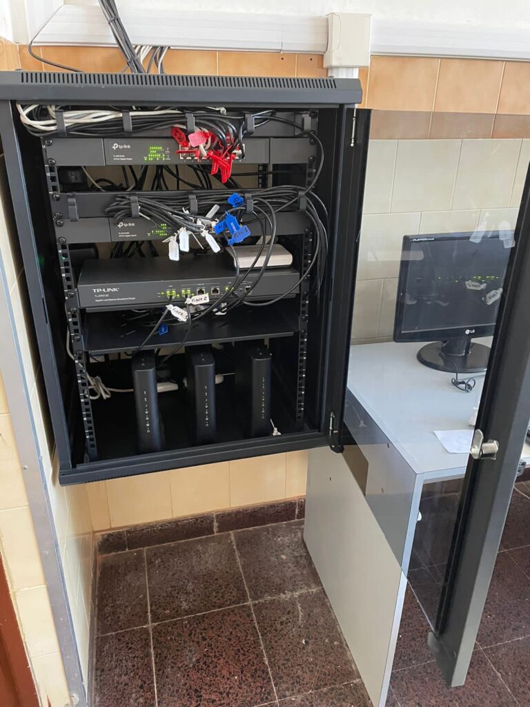internet wifi Rack de datos Colegio Pompeya12