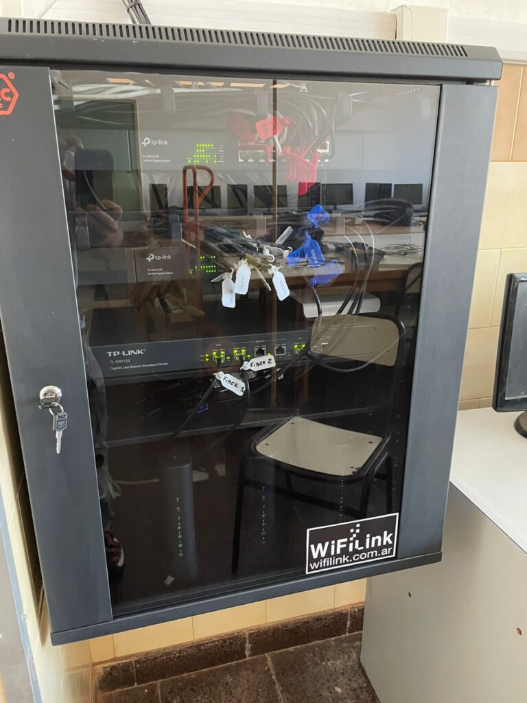 internet wifi Rack de datos Colegio Pompeya13