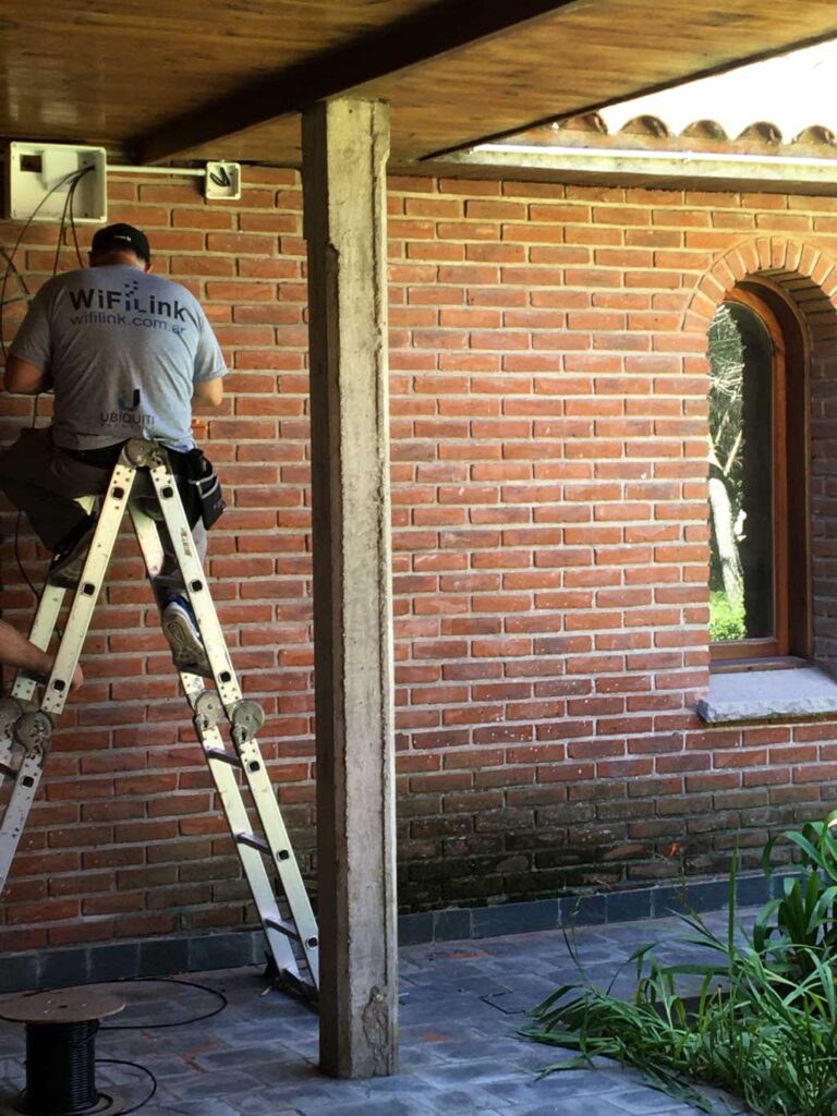 Red WiFi en Parroquia San Martín de Porres. 10 instalacion de switch flex red de datos