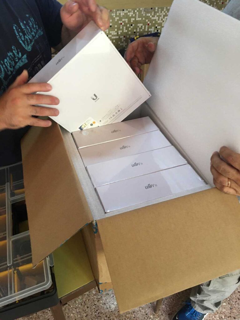 WiFiLink lleva la conexión inalámbrica de alto rendimiento a nuevas escuelas. 7 Santa Cecilia Wi Fi 5