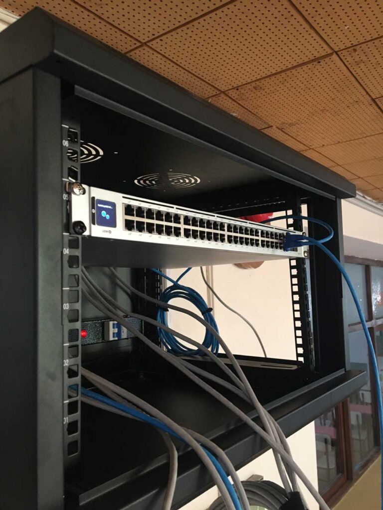 WiFiLink lleva la conexión inalámbrica de alto rendimiento a nuevas escuelas. 4 Santa Cecilia Wi Fi 6